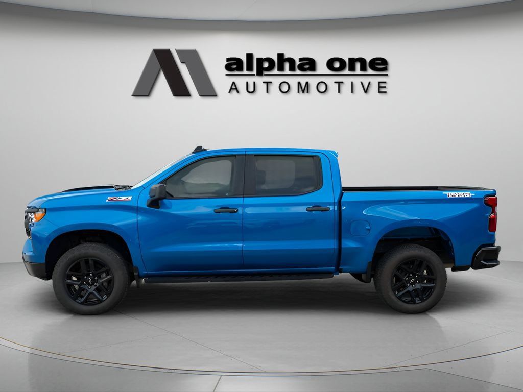 Used 2022 Chevrolet Silverado 1500 Custom Trail Boss w/ LPO, Dark Essentials Package AWD/4WD image 9
