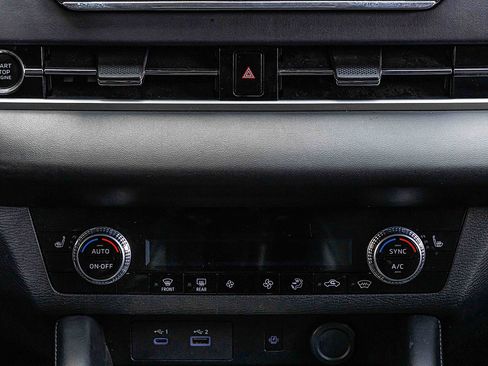 Used 2024 Mitsubishi Outlander AWD image 13