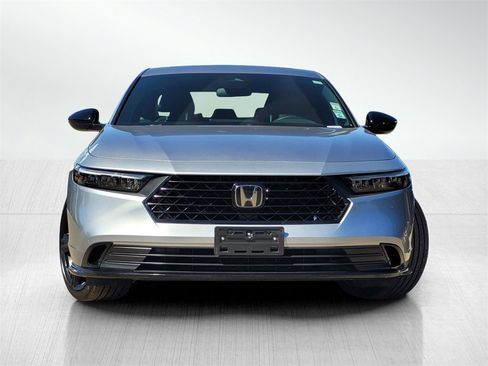 Used 2023 Honda Accord Sport image 2