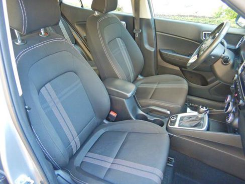 Used 2025 Hyundai Venue SEL FWD image 5