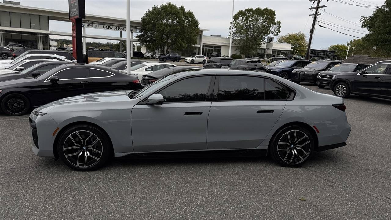 Used 2023 BMW i7 xDrive60 AWD/4WD image 11