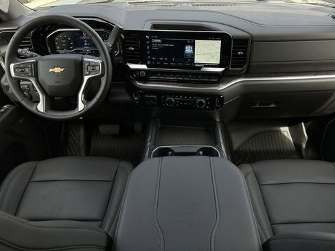 Used 2025 Chevrolet Silverado 2500 LTZ w/ LTZ Convenience Package image 13