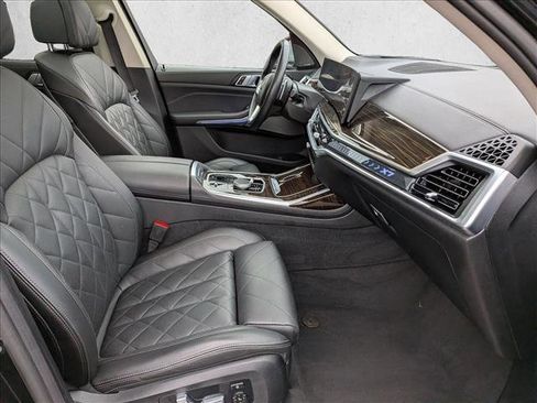 Used 2024 BMW X7 xDrive40i image 28
