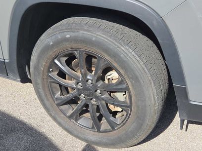 Used 2023 Jeep Cherokee Altitude Lux