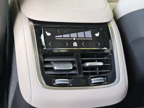 New 2026 Volvo XC90 B6 Plus w/ Protection Package Premier image 20