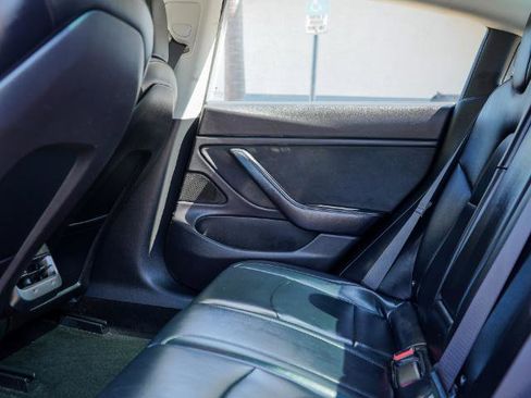 Used 2018 Tesla Model 3 Long Range image 15