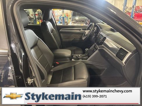 Used 2022 Volkswagen Atlas Cross Sport SEL R-Line image 36