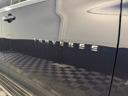 Used 2020 Chevrolet Traverse LT image 41