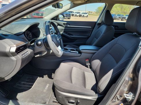 Used 2023 Nissan Altima 2.5 SV image 11