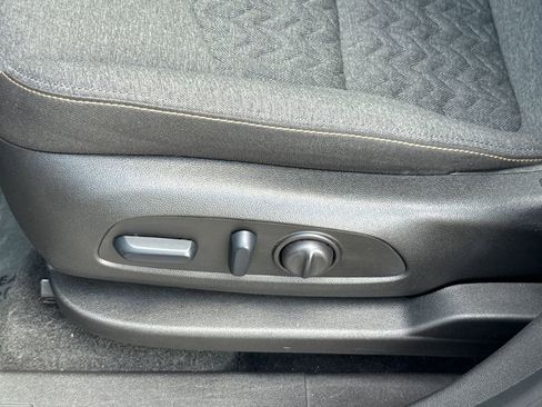 Used 2024 Chevrolet Equinox LT FWD image 23