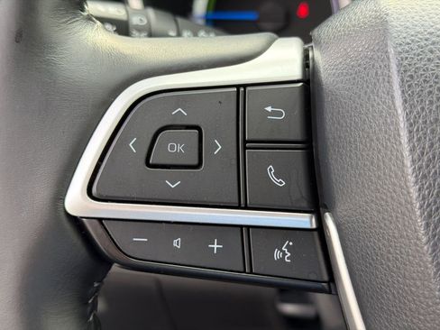 Used 2023 Toyota Highlander XLE AWD/4WD image 25
