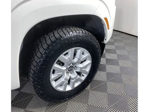 Used 2022 Nissan Frontier SV image 19