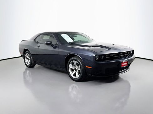 Used 2018 Dodge Challenger SXT image 7