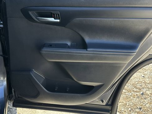 Used 2021 Toyota Highlander XSE image 16