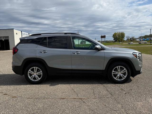 Used 2023 GMC Terrain SLE w/ Driver Convenience Package AWD/4WD image 3
