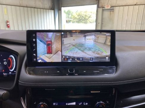 Used 2025 Nissan Rogue SL FWD image 45