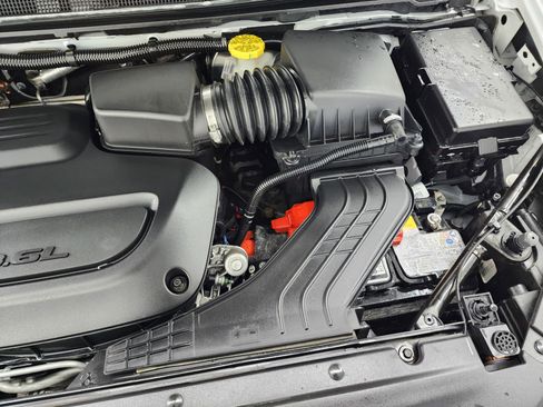 Used 2024 Chrysler Pacifica Touring-L image 17