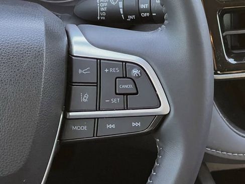 Used 2024 Toyota Highlander XLE image 15