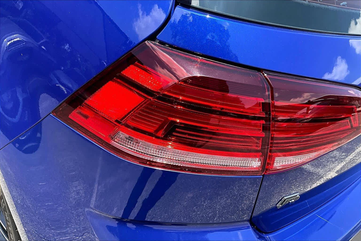 Used 2018 Volkswagen Golf R 4-Door AWD/4WD image 29