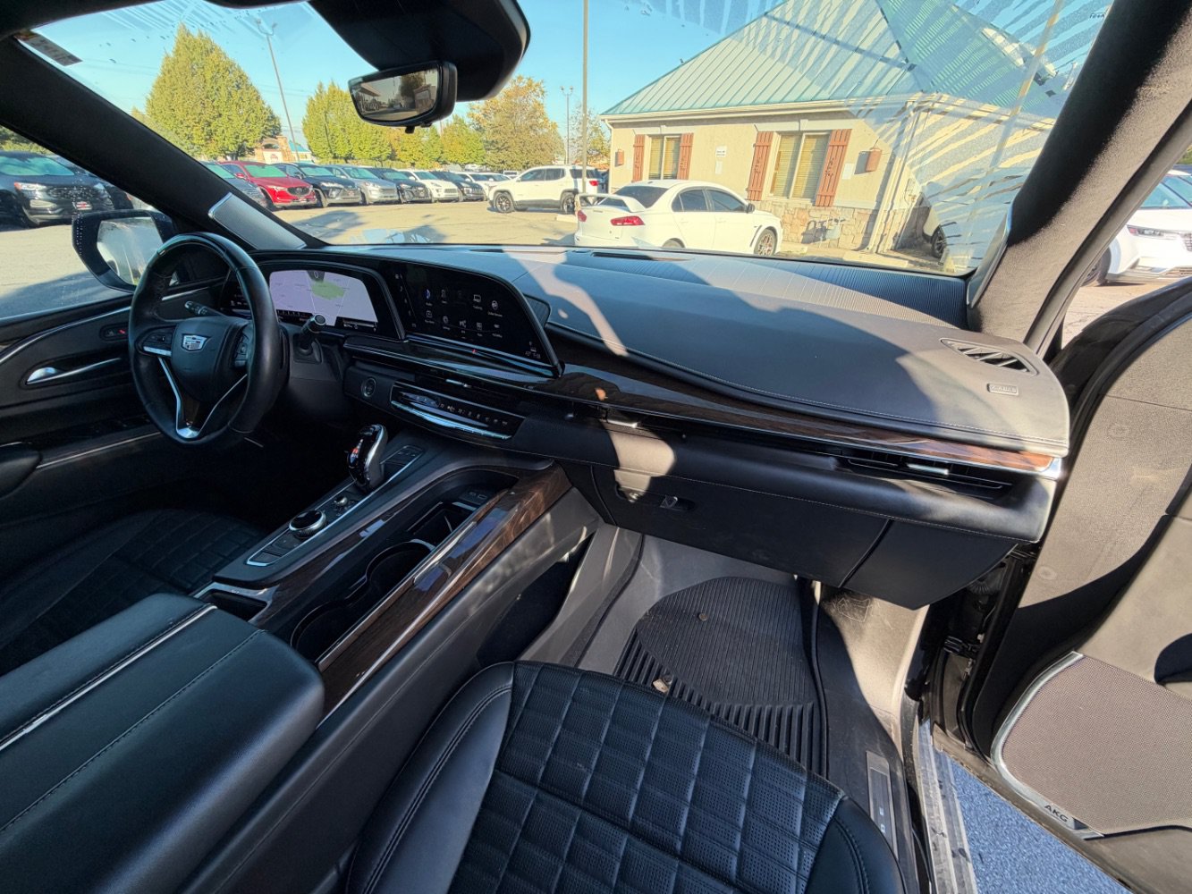 Used 2023 Cadillac Escalade ESV Sport Platinum w/ LPO, ONYX Package AWD/4WD image 9