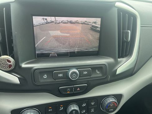 Used 2023 GMC Terrain SLE w/ Driver Convenience Package FWD image 13