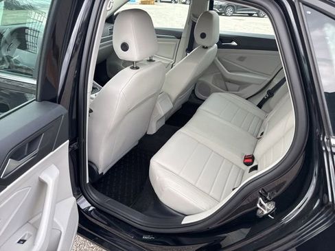 Certified 2023 Volkswagen Jetta SE image 40