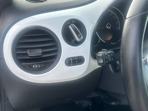 Used 2015 Volkswagen Beetle 1.8T Classic image 21