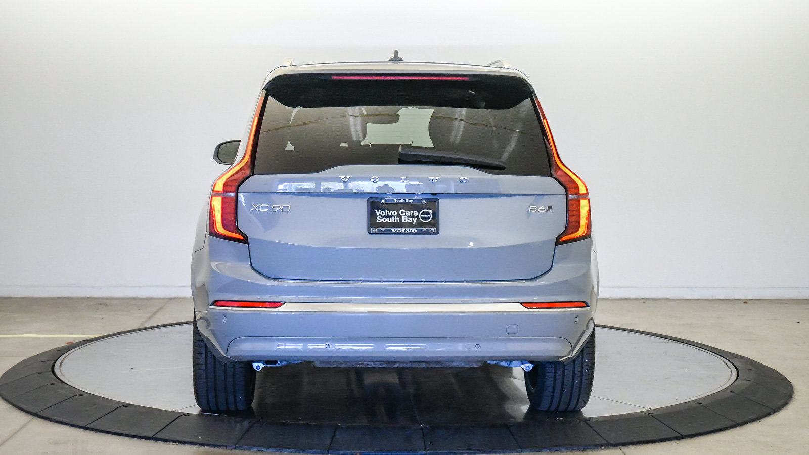 Certified 2026 Volvo XC90 B6 Plus AWD/4WD image 3