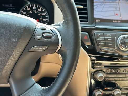 Used 2018 Nissan Pathfinder SV w/ SV Tech Package AWD/4WD image 17