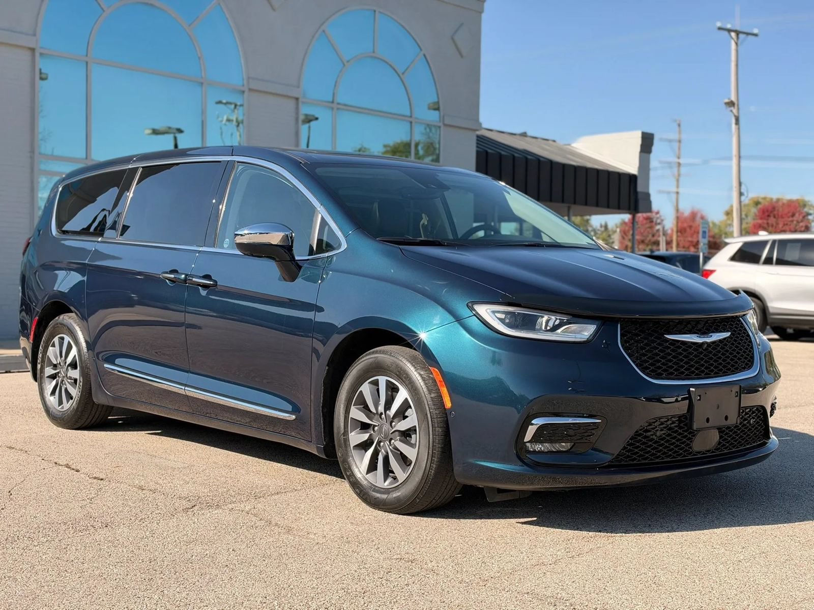 Used 2022 Chrysler Pacifica Limited FWD image 1