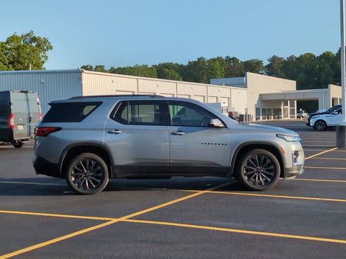 Used 2023 Chevrolet Traverse RS FWD image 8