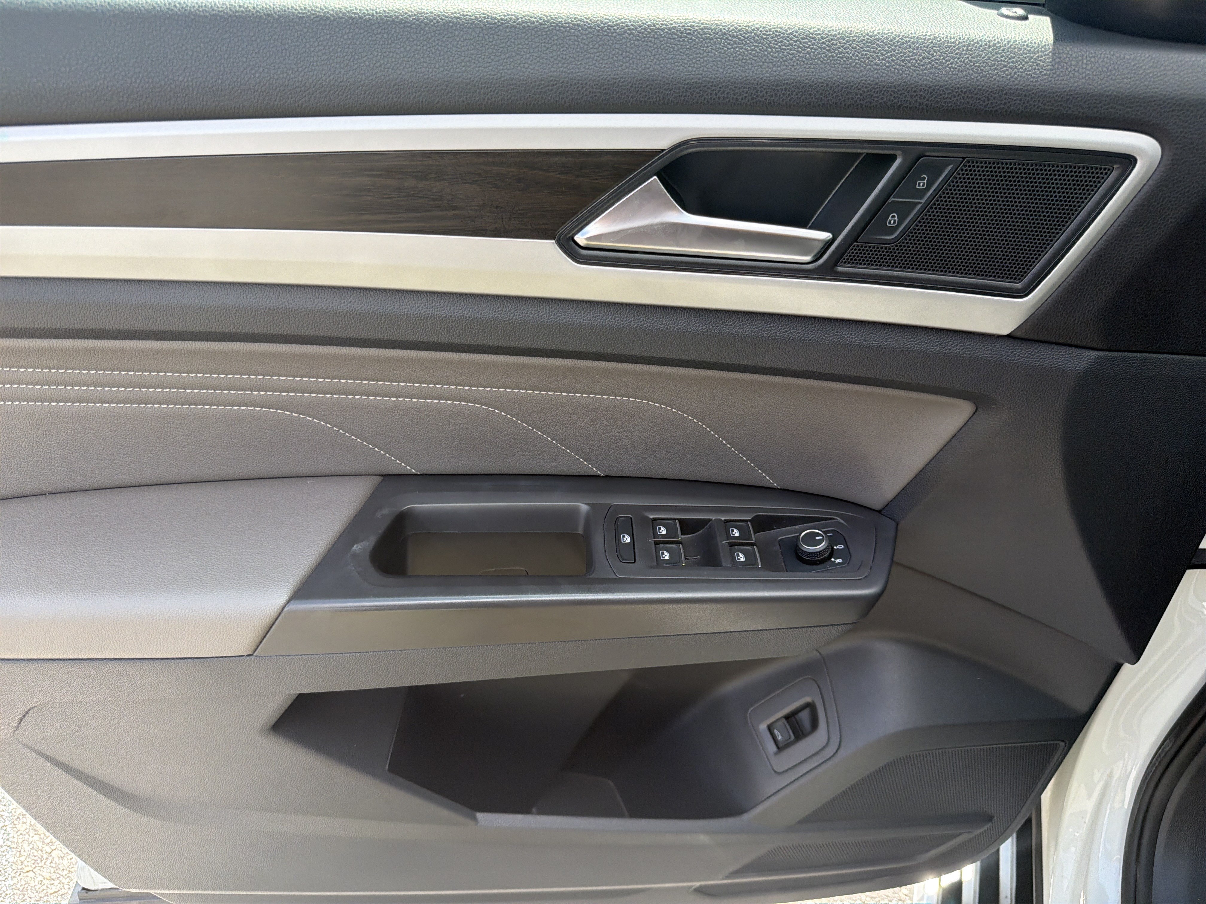 Used 2022 Volkswagen Atlas SE FWD image 19
