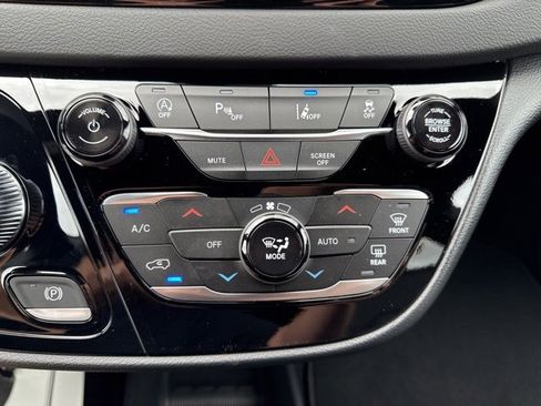 New 2026 Chrysler Voyager LX image 39