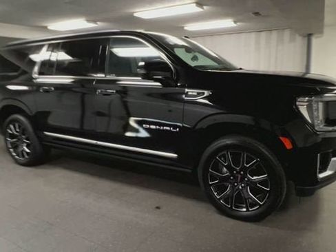 Certified 2023 GMC Yukon XL Denali w/ Denali Reserve Package AWD/4WD image 2