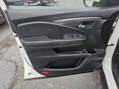 Used 2017 Honda Pilot LX image 10