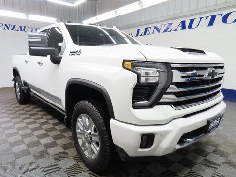 Used 2025 Chevrolet Silverado 2500 High Country w/ High Country Premium Package image 3