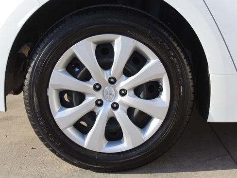 Used 2021 Toyota Corolla LE image 12