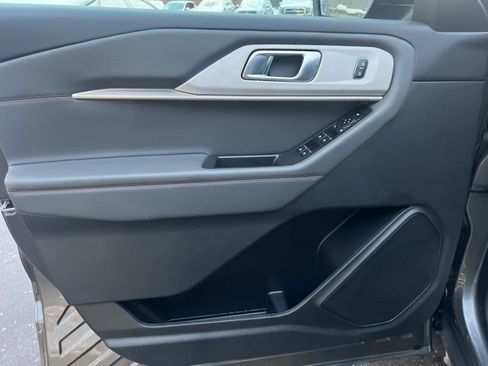 Used 2025 Ford Explorer Active w/ Active Comfort Package image 22