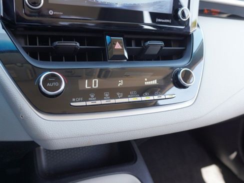 Used 2022 Toyota Corolla LE FWD image 18