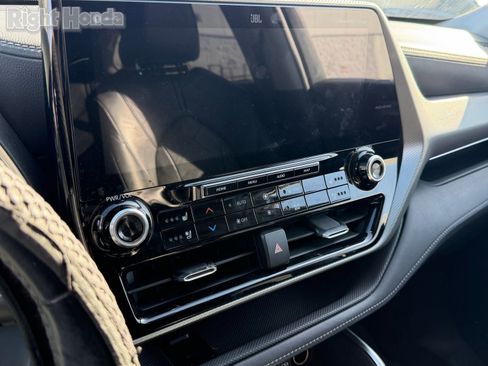 Used 2020 Toyota Highlander Platinum FWD image 10