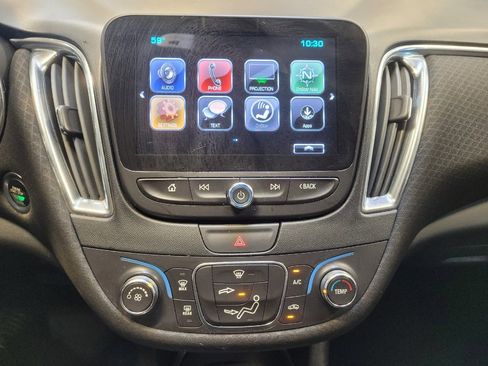 Used 2018 Chevrolet Malibu LT image 25