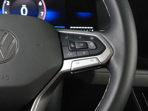 Used 2024 Volkswagen Taos SE image 21