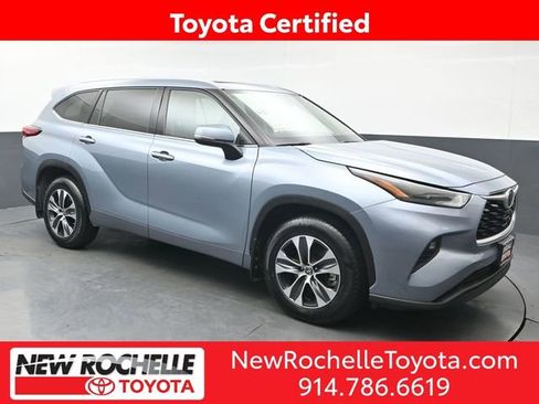 Certified 2022 Toyota Highlander XLE image 1