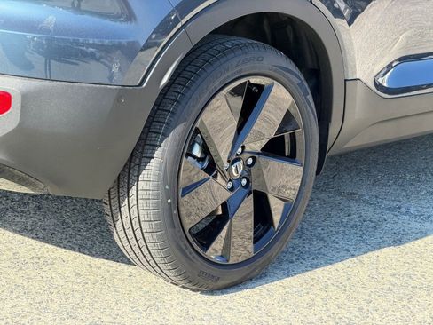 New 2026 Volvo XC40 B5 Ultra w/ Climate Package image 9