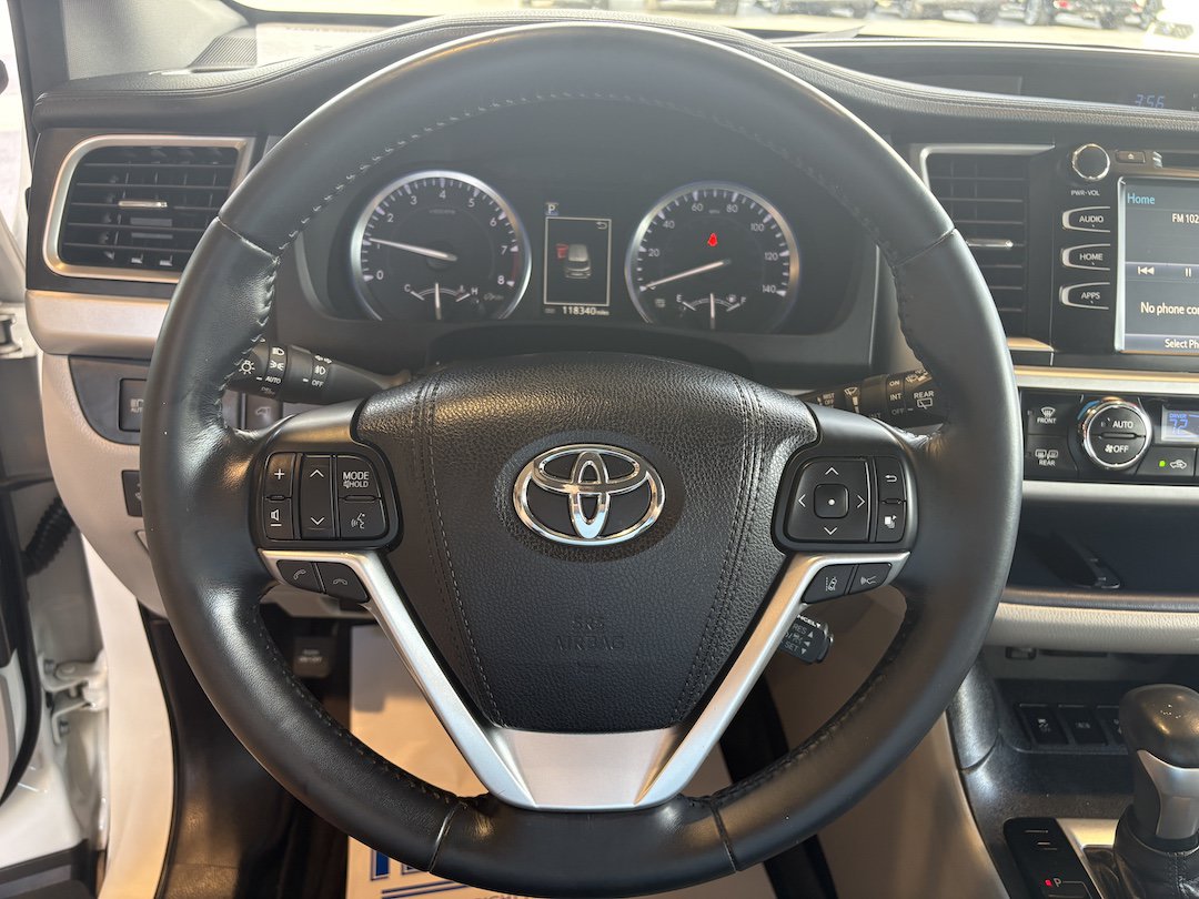 Used 2017 Toyota Highlander XLE AWD/4WD image 11