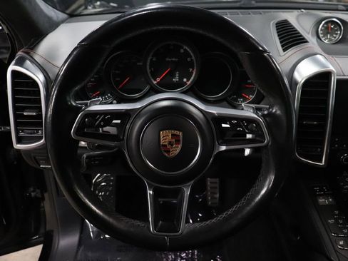 Used 2017 Porsche Cayenne Turbo image 28