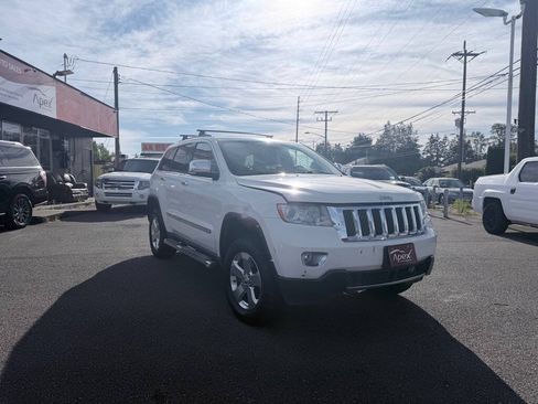 Used 2012 Jeep Grand Cherokee Overland w/ Mopar Chrome Edition Group AWD/4WD image 4