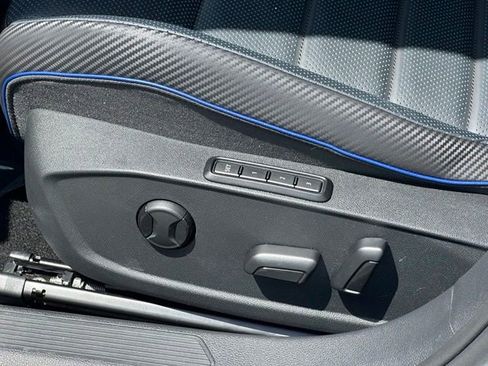 Certified 2025 Volkswagen Golf R Black Edition AWD/4WD image 31