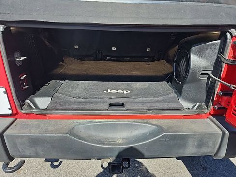 Used 2014 Jeep Wrangler Unlimited Rubicon w/ Connectivity Group AWD/4WD image 16