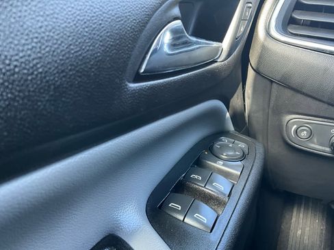 Used 2023 Chevrolet Equinox LT w/ Driver Convenience Package image 25